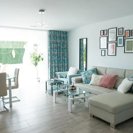 Ocean, Sun & Silence, Pool & Parking, Americas * 阿德耶